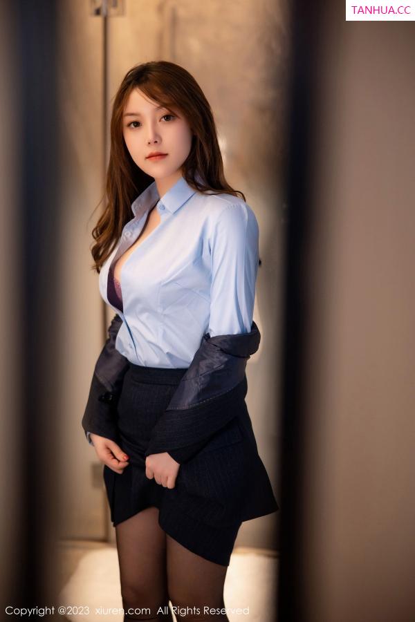 豆瓣酱  [XiuRen]高清写真图 2023.01.30 No.6190 豆瓣酱 制服美臀第32张图片